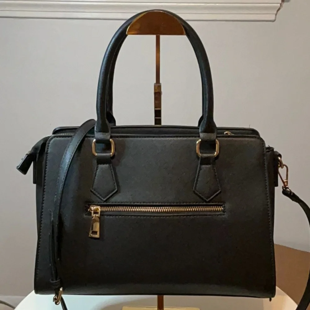 Unbranded this elegant